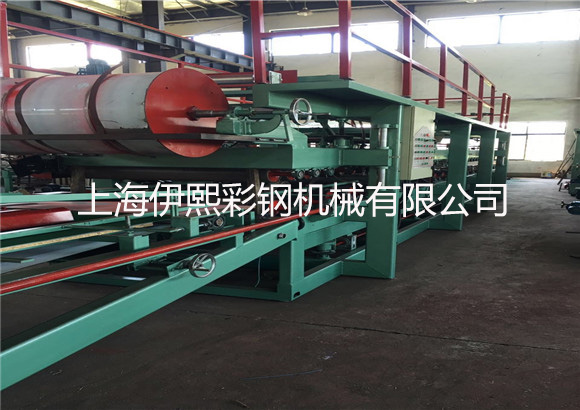 彩鋼復(fù)合板機(jī)械.jpg