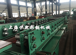 S型搭接墻板式夾芯板復(fù)合彩鋼機(jī)器