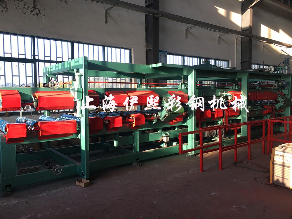 泡沫巖棉玻璃絲棉彩鋼夾芯板機(jī)器