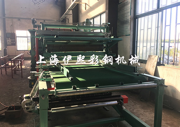 彩鋼泡沫板夾芯復(fù)合機(jī)