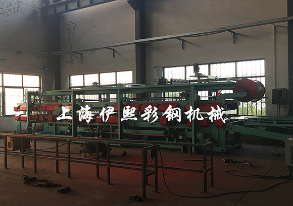 巖棉玻璃絲棉凈化板設(shè)備