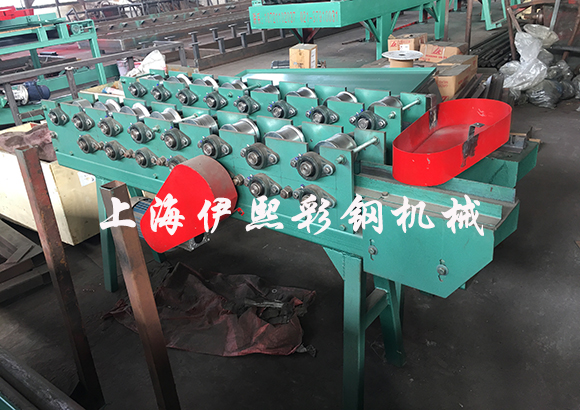 彩鋼夾芯板機(jī)器蓋帽機(jī)